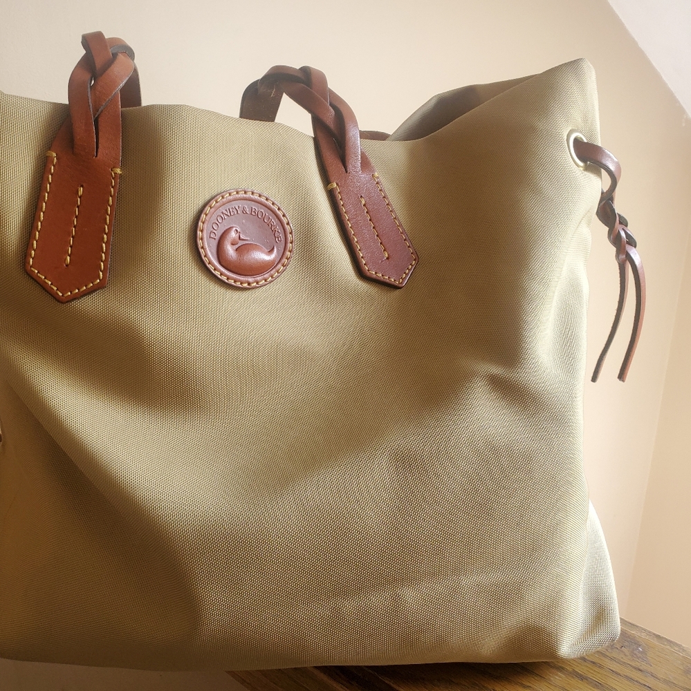 Dooney and Bourke tote handbag